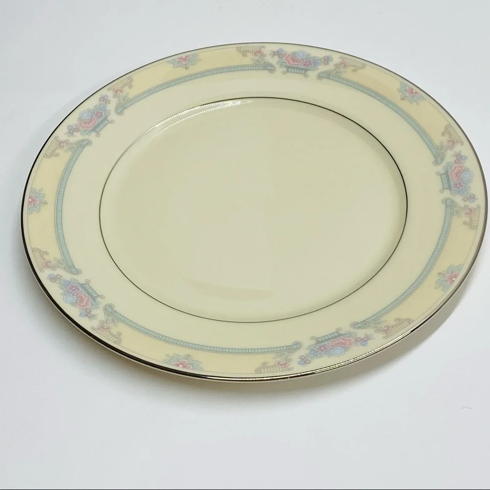 Lenox Dinner plate Fairfield pattern set of two 10 3/4 inches China/Dinnerware